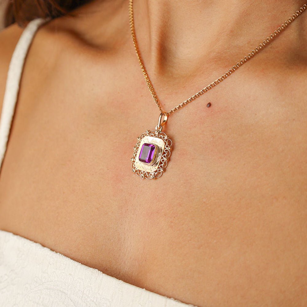 Medalha Rendilhada em Ouro de 19kl com Topázio Roxo - Loja do Ouro