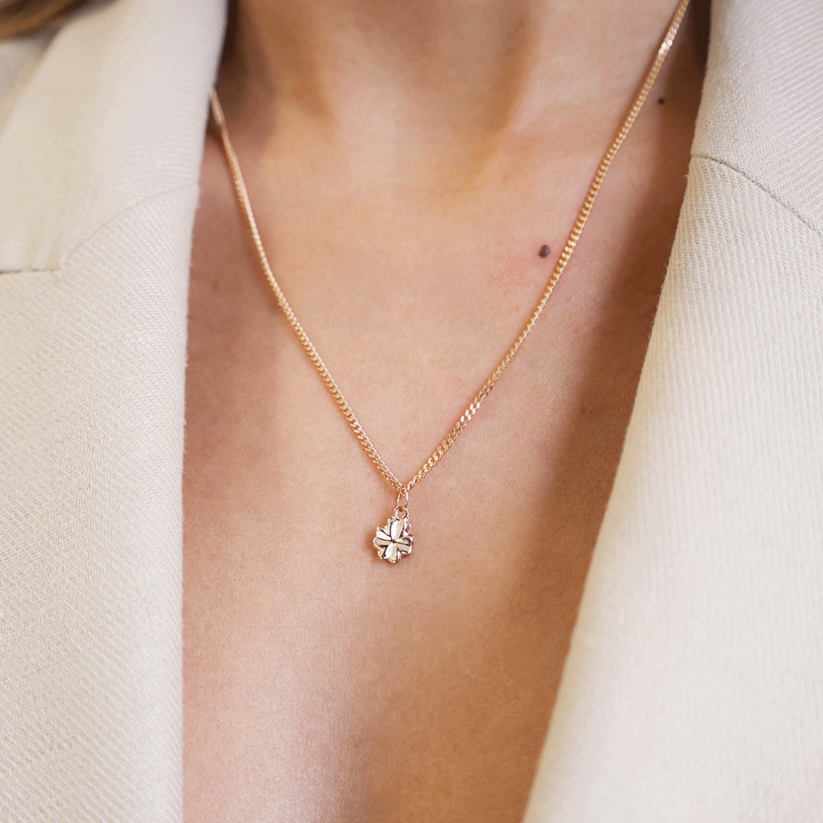 Medalha Trevo Pequeno em Ouro 19kl (0.9cm) - Loja do Ouro