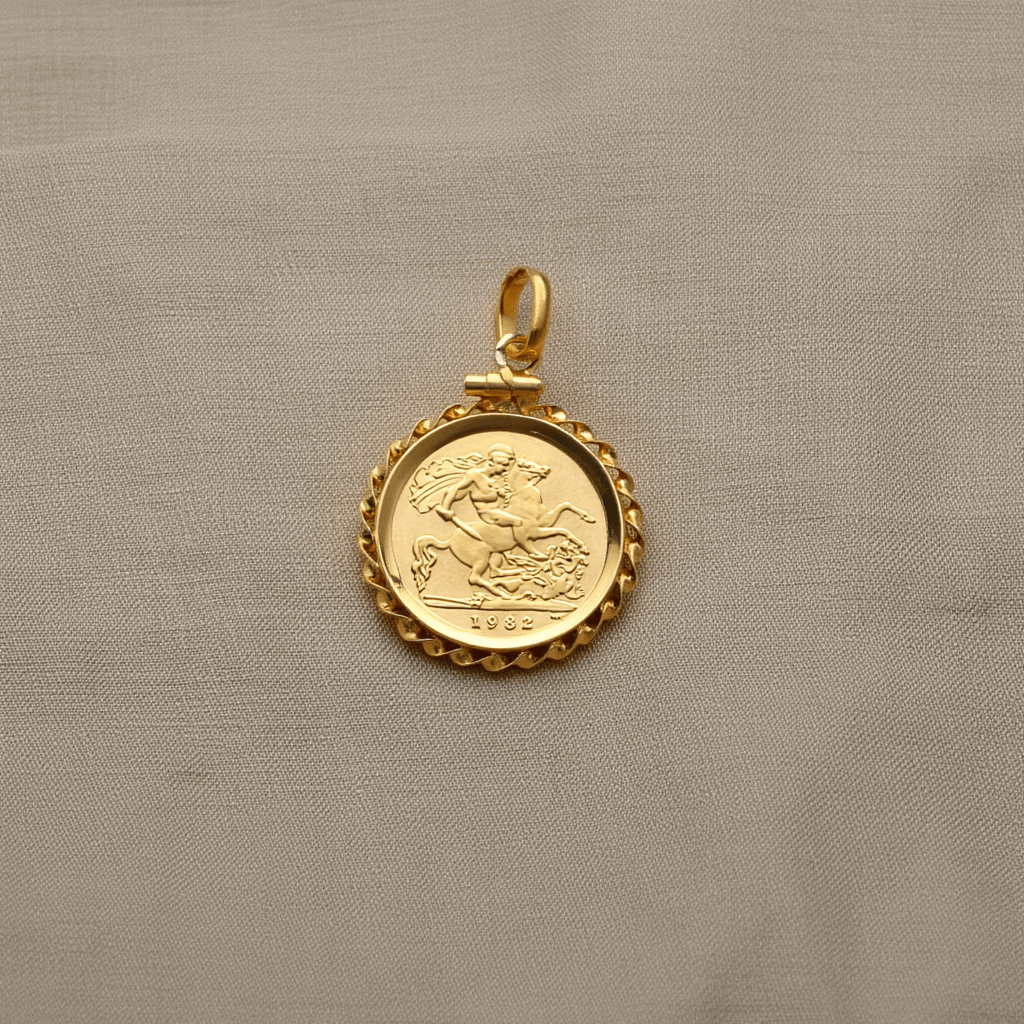 Meia Libra Rainha Elizabeth II (1982) em Ouro 22kl com Aro Torcido em Ouro de 19kl - Loja do Ouro