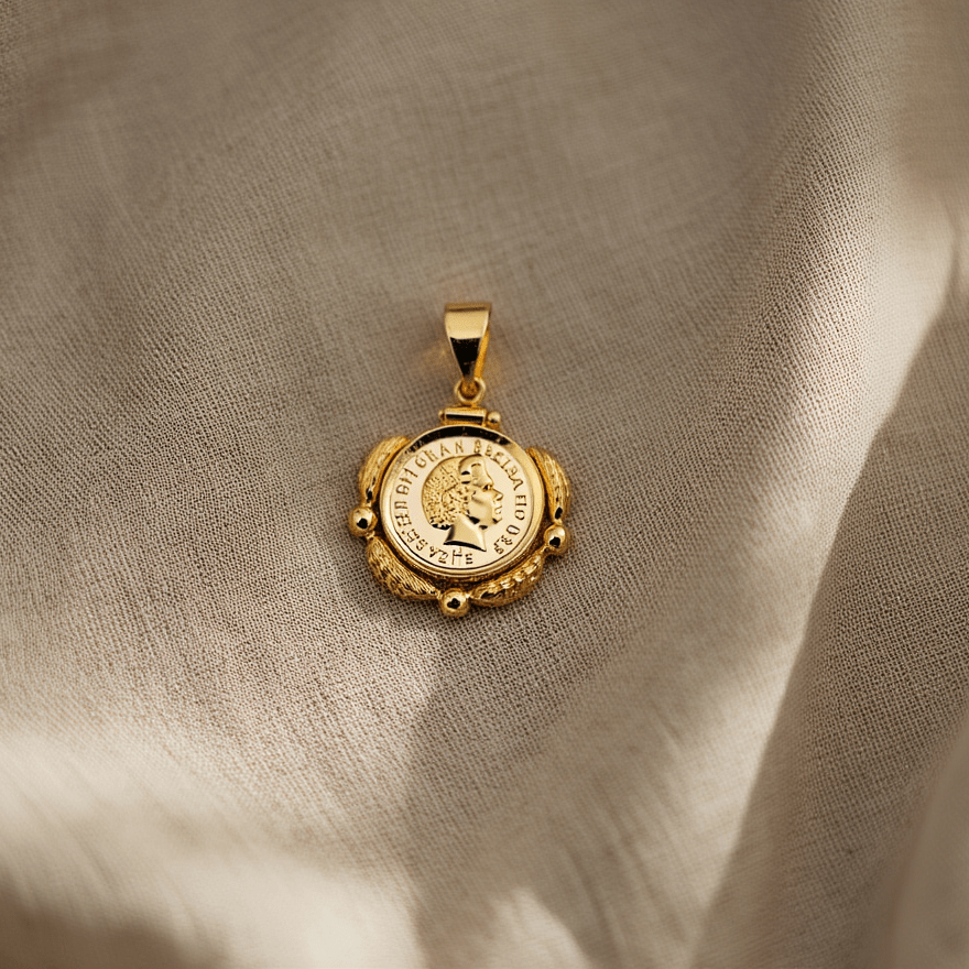 Meia Libra Rainha Elizabeth II (2001) em Ouro 22kl com Aro Trabalhado em Ouro de 19kl - Loja do Ouro