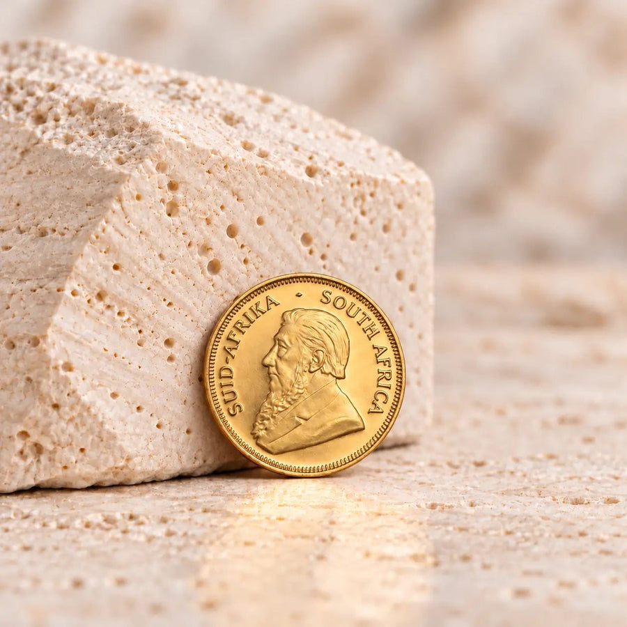 Moeda Krugerrand de 1/10 oz em ouro 916,7 milésimas, com os motivos tradicionais da série.
