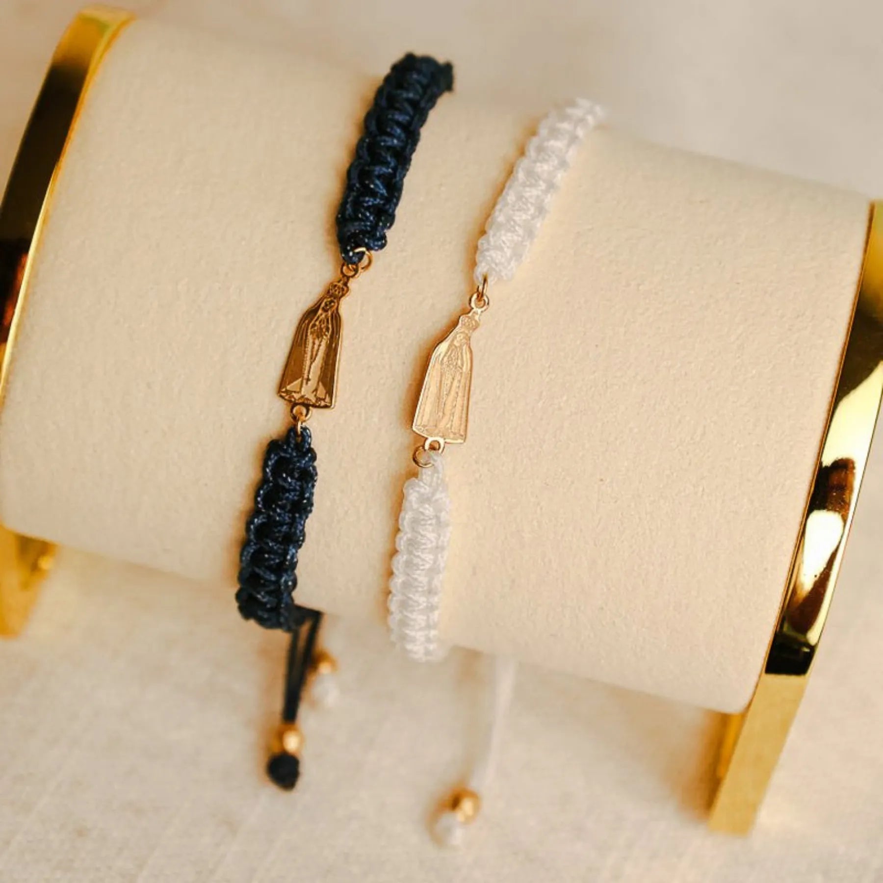 Pulseira Ajustável em Nylon com Medalha N Sra de Fátima em Prata Dourada - Loja do Ouro