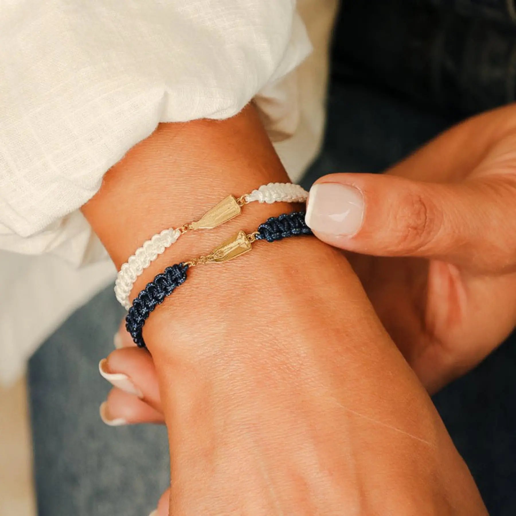 Pulseira Ajustável em Nylon com Medalha N Sra de Fátima em Prata Dourada - Loja do Ouro