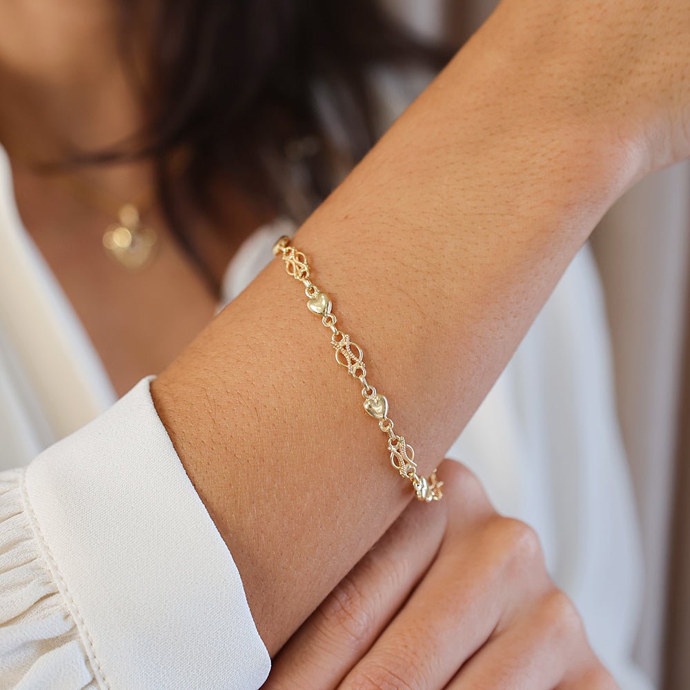 Pulseira em Ouro 19kl com Elos e Corações (19.5cm) - Loja do Ouro