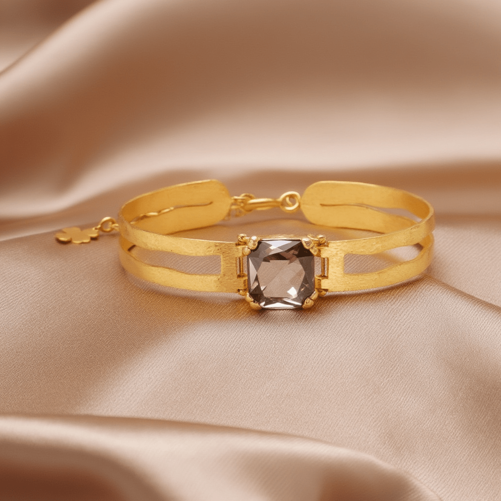 Pulsera Nefertiti en plata dorada con zircón marrón - Gold Store Premium