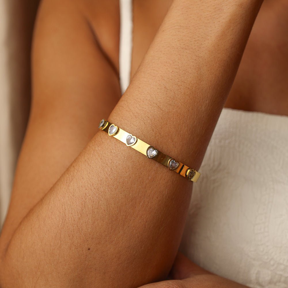 Pulseira White Heart em Aço Dourado com Corações - Loja do Ouro