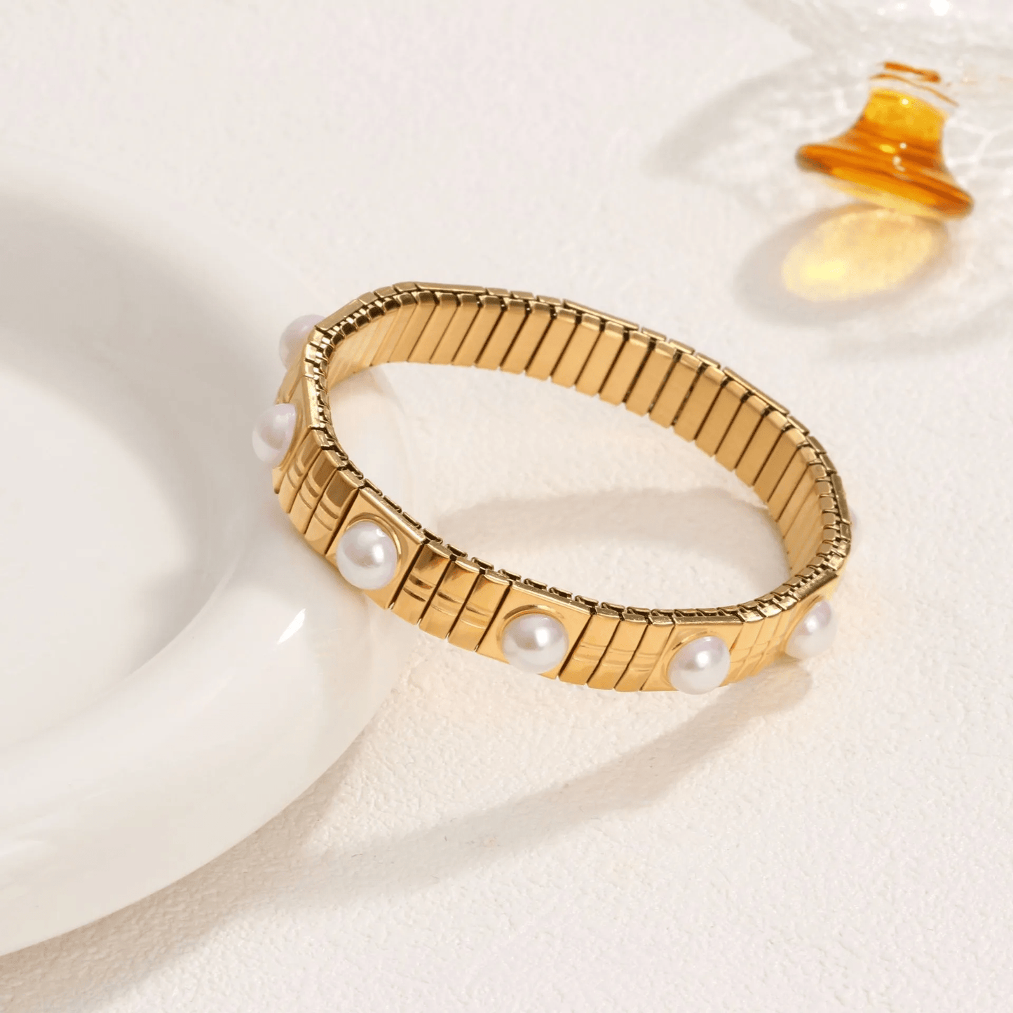 Pulseira White Lotus em Aço Dourado com Pérolas - Loja do Ouro