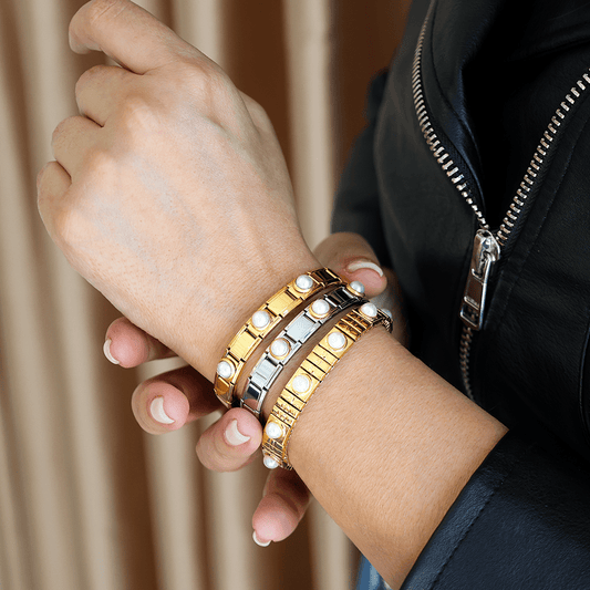 Pulseira White Lotus em Aço Dourado com Pérolas - Loja do Ouro